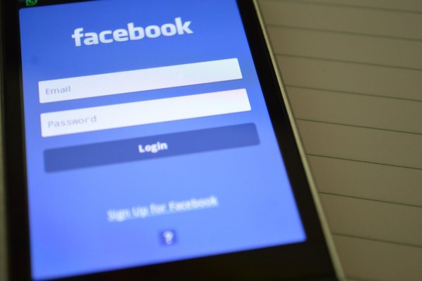 После скандала с утечкой данных Facebook заблокировала более 400 приложений